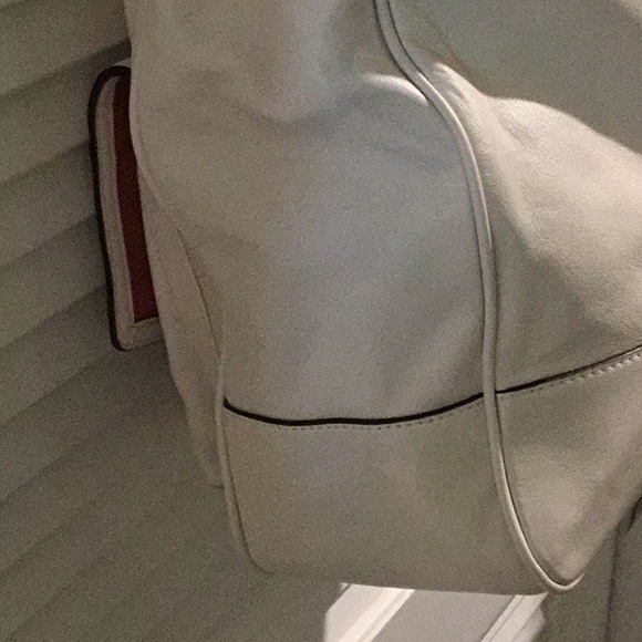 🌻NWOT Coach Large Leather Poppy Tote with large front pocket. - Picture 8 of 16